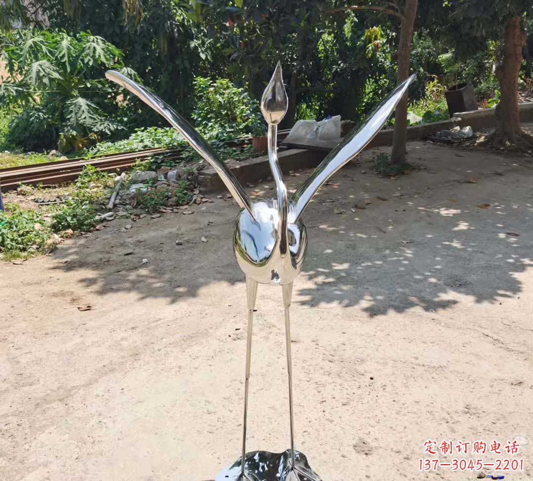 上海不锈钢仙鹤雕塑——传承灵动之美