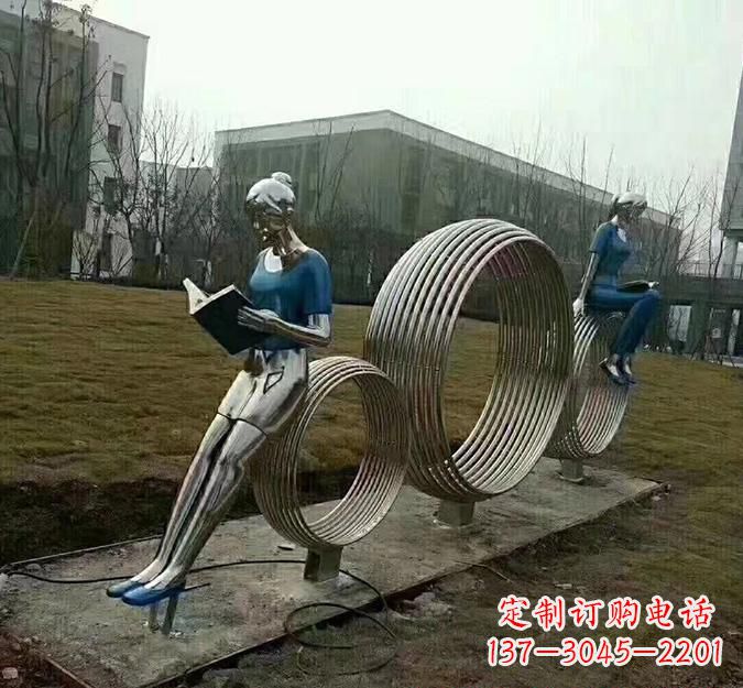 上海圆环读书人雕塑