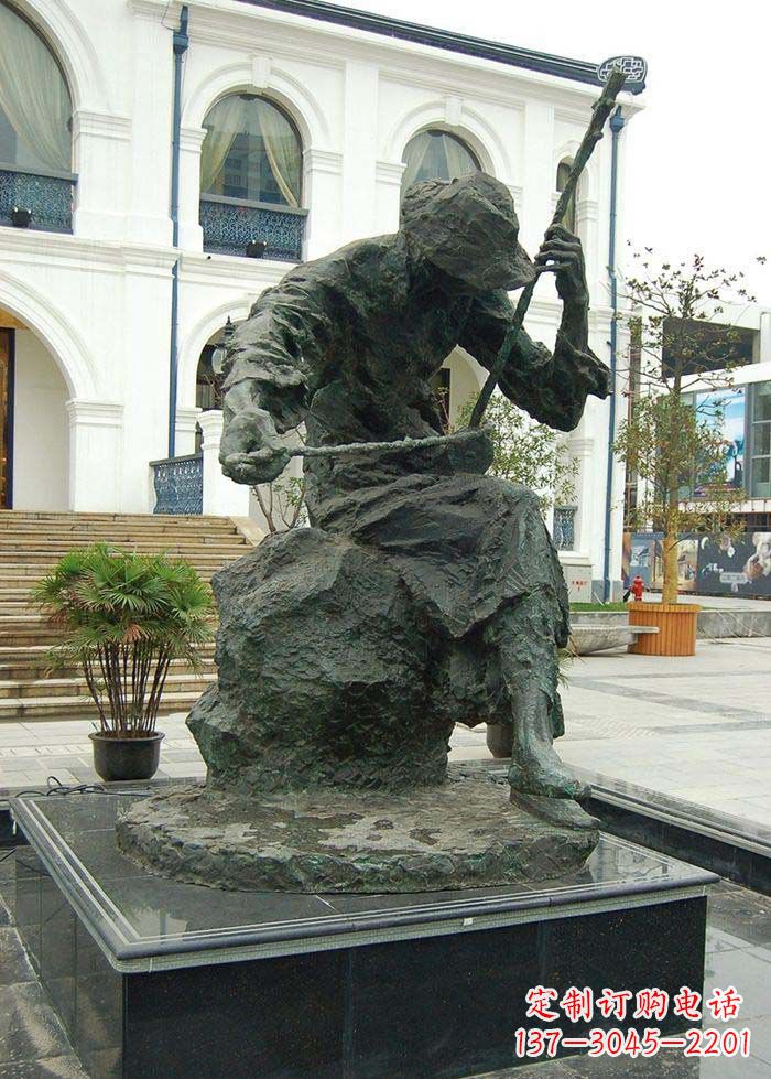 上海节奏轻快的二胡雕塑