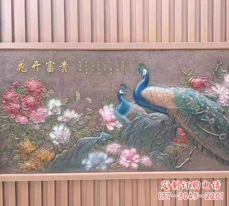 上海锻铜孔雀雕塑——精致而神奇的艺术品