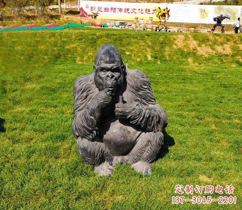 上海猩猩雕塑——草坪猩猩公园的艺术精品