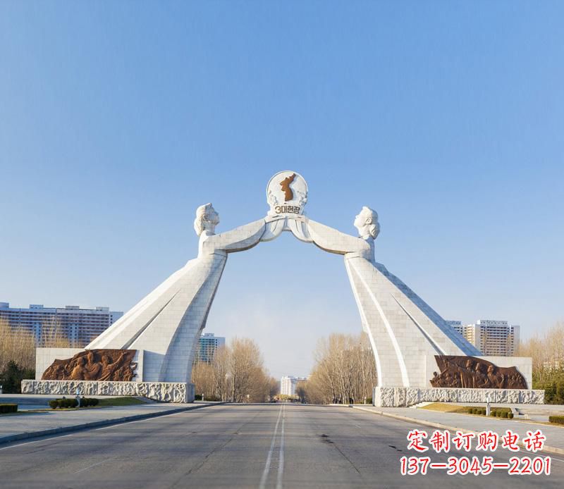 上海城市街道的拱门雕塑——让城市更加精彩