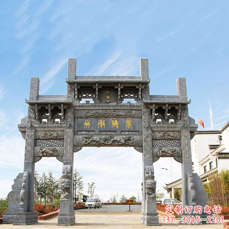 上海城市园林中精美的牌坊雕塑