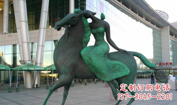 上海骑马雕塑让女孩的梦想变为现实
