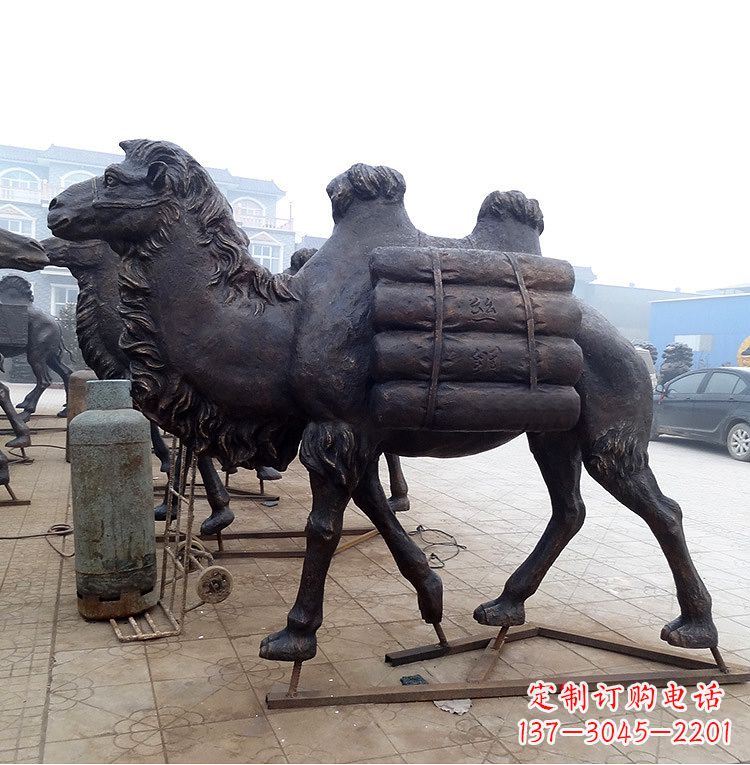 上海骆驼雕塑丝绸之路的象征