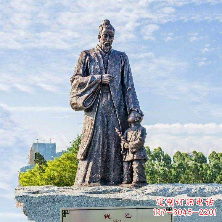 上海纯铜钱乙雕像传承历史的象征
