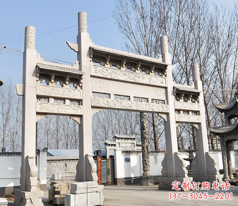 上海村口的珍贵文化——牌坊雕塑
