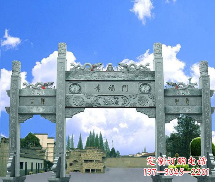 上海村庄三门牌坊的雕塑之美