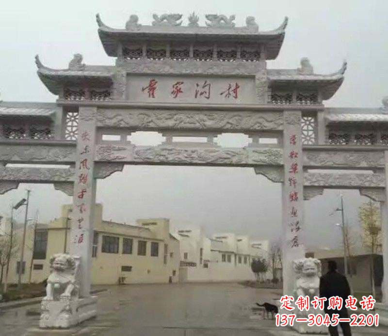 上海村庄三门石牌坊雕塑的历史与文化