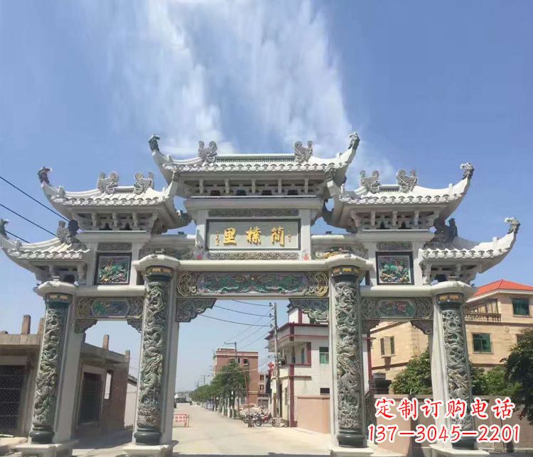 上海传承古老技艺 牌坊雕塑美化村庄
