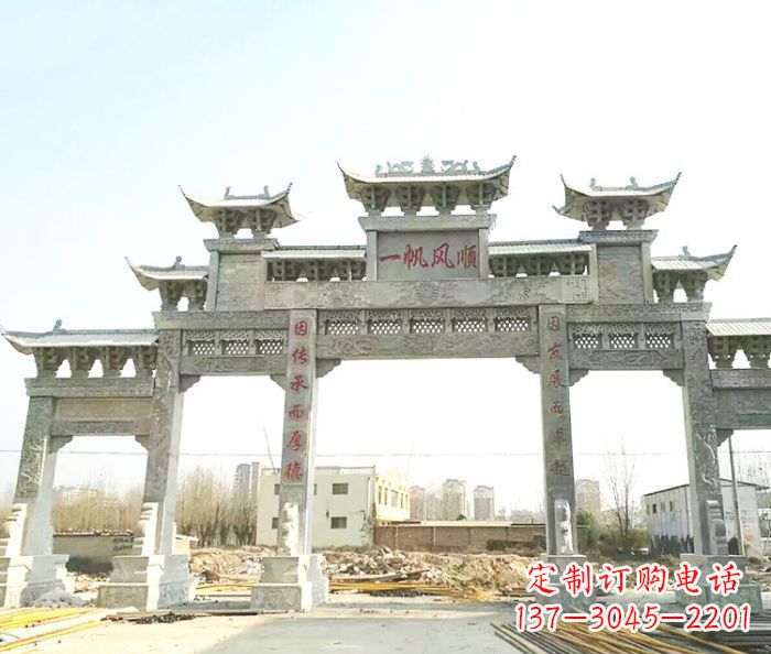 上海别具一格的大型五门石雕牌楼