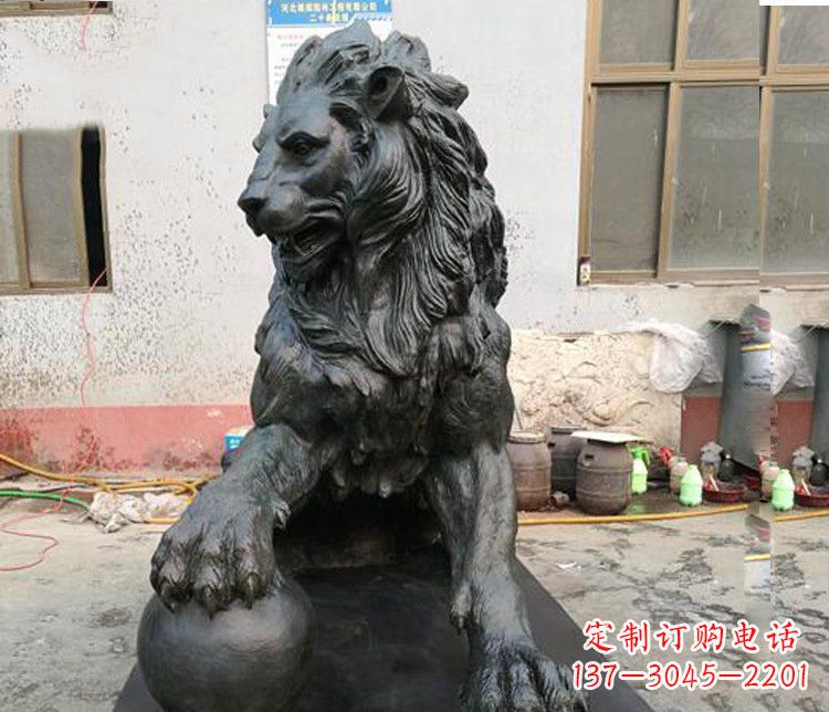上海高质量西方踩球狮子铜雕塑