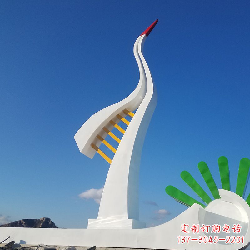 上海珍贵雅致的丹顶鹤雕塑