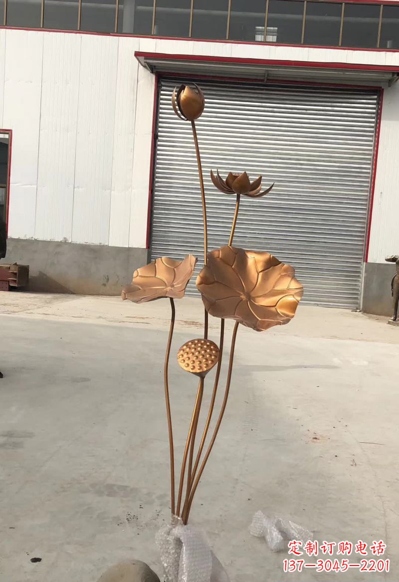 上海古典锻铜荷花雕塑