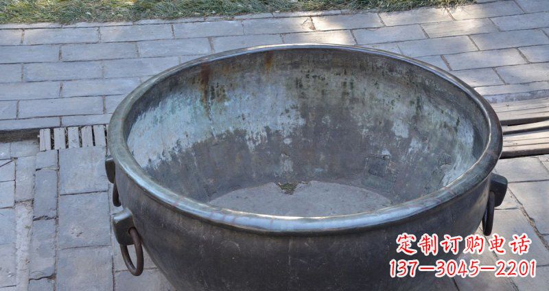 上海仿古纹饰铜水缸雕塑