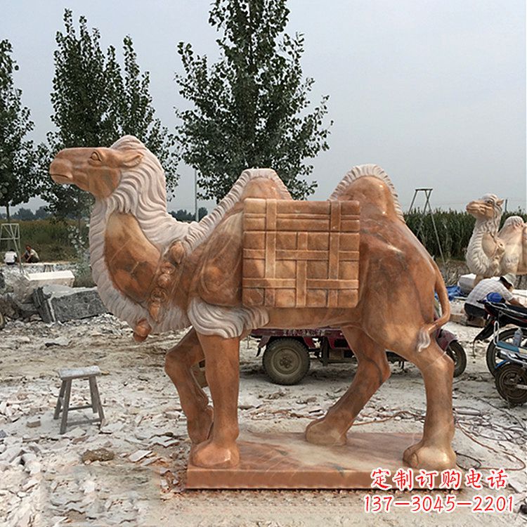上海负重骆驼雕塑—晚霞之红