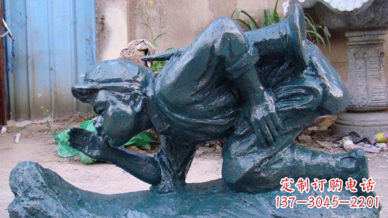 上海传统文化符号——小红军冲锋号雕塑