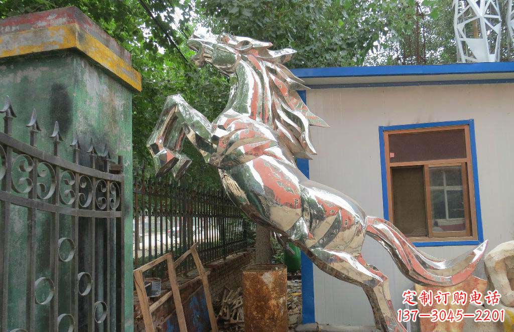 上海优雅凌厉的不锈钢奔跑马雕塑