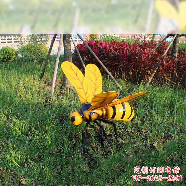 上海公园草坪动物插件,仿真大马蜂玻璃钢雕塑