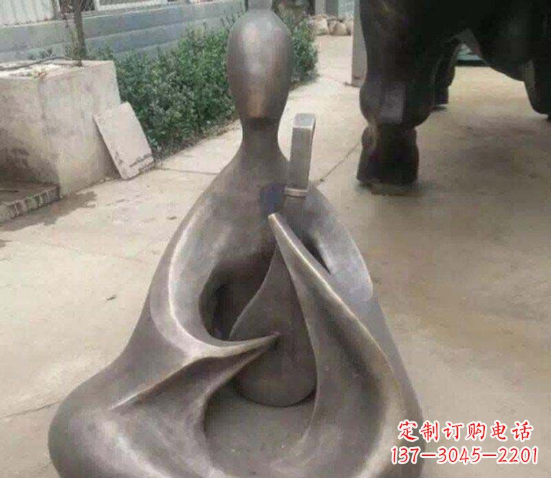 上海抽象景观弹琵琶铜雕