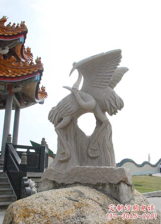 上海高雅优美的公园动物大理石仙鹤雕塑