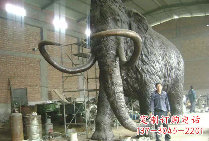 上海铜雕动物雕塑精美大气的长毛象雕塑