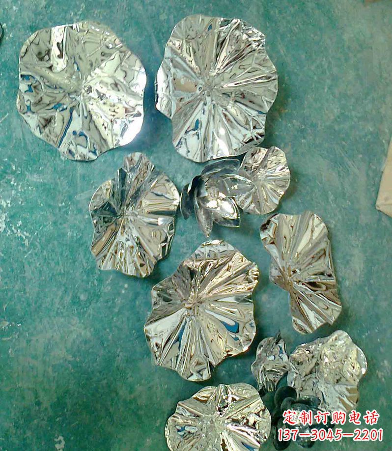 上海精致锻铜荷叶造型雕塑