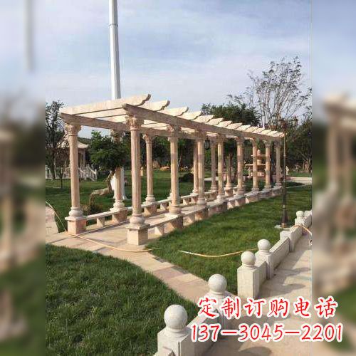 上海增添公园美景的长廊石雕