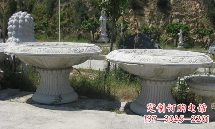 上海美轮美奂的大理石花盆雕塑