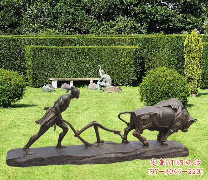 上海古典风格牛雕塑,新时代艺术装点
