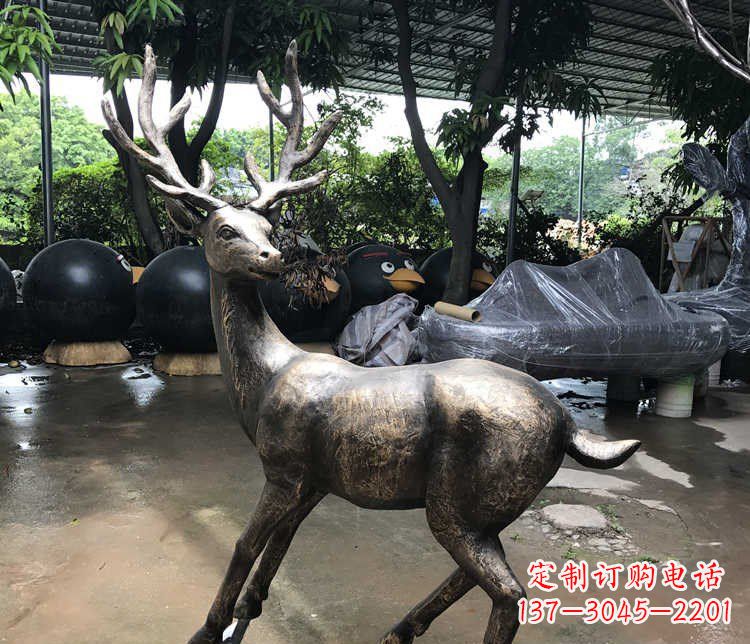 上海静谧的梅花鹿铜雕