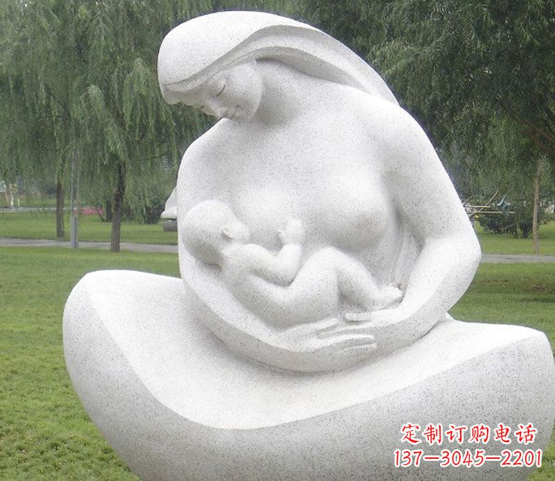 上海公园母亲喂奶石雕
