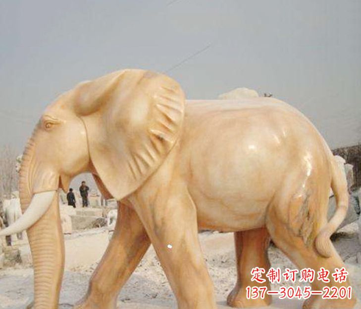上海公园晚霞红大象雕塑