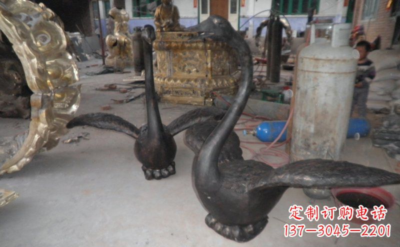 上海汇聚灵性的仙鹤塑像