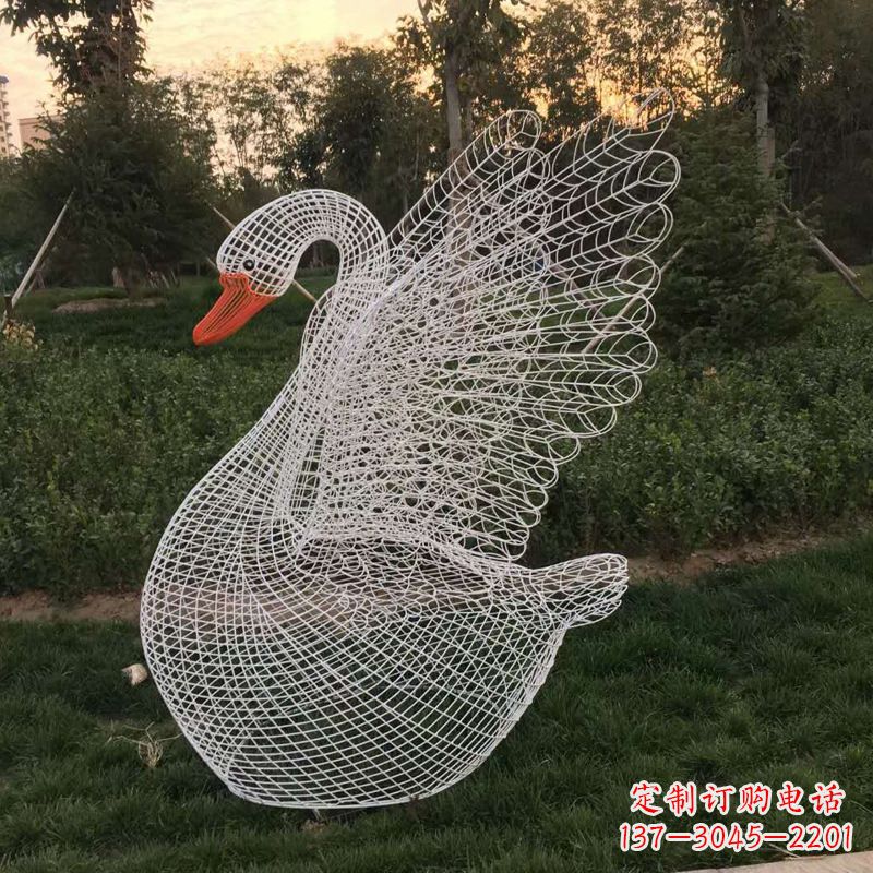 上海秀美天鹅铁艺雕塑,点缀公园绿地