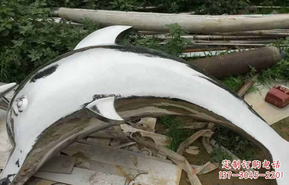 上海展现动感的不锈钢海豚雕塑
