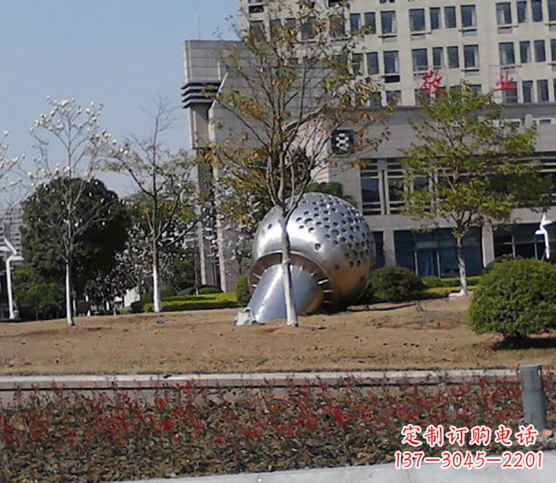 上海传统话筒雕塑,融合现代美学设计