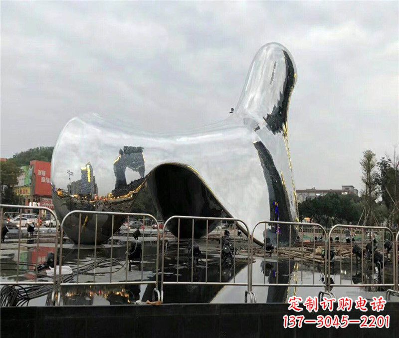 上海中领雕塑推出一款精美的抽象鸽子雕塑,专为…