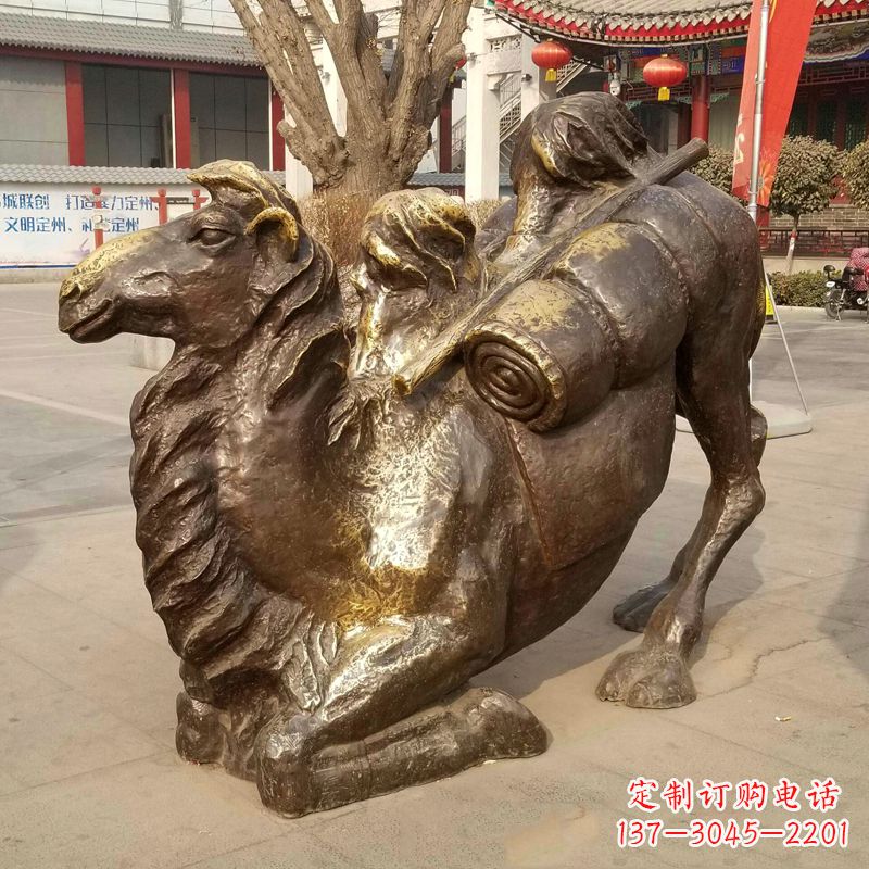 上海跪俯的骆驼铜雕,把动物的肃穆传递给您