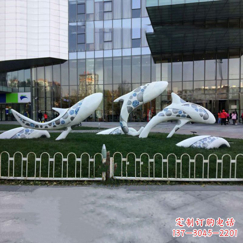 上海城市绿地观赏海豚雕塑