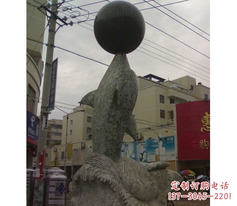 上海海豚戏球石雕