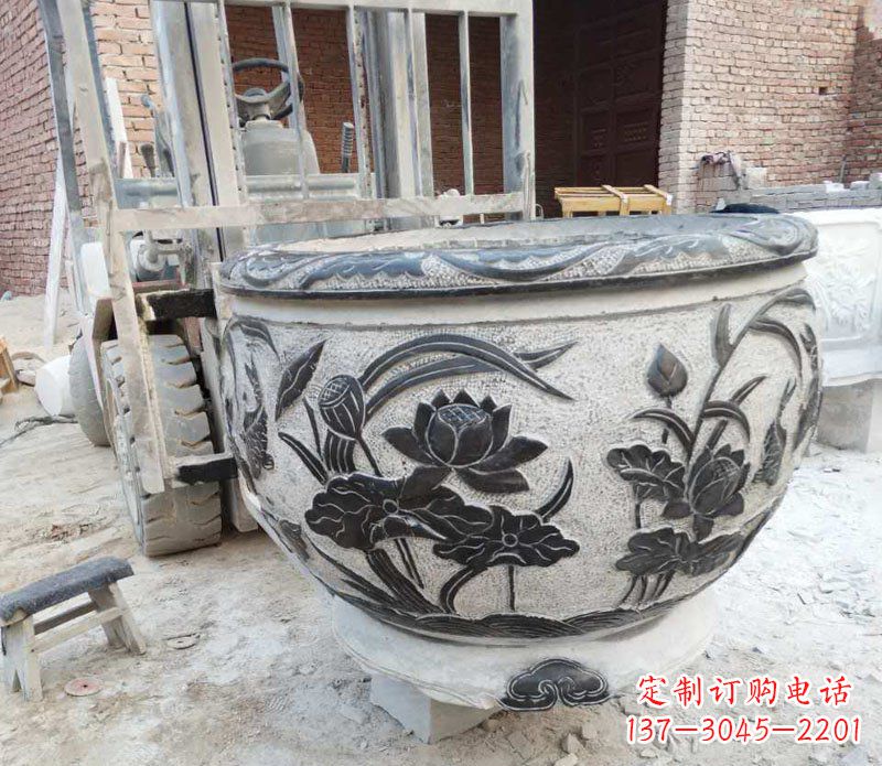 上海中领雕塑青石荷花水缸雕塑以其独特的设计、…