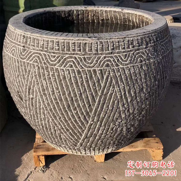 上海花园石头鱼缸