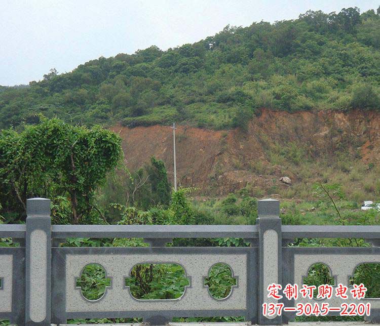 上海景区仿古栏板石雕:展现华丽古典风格的雕塑艺术