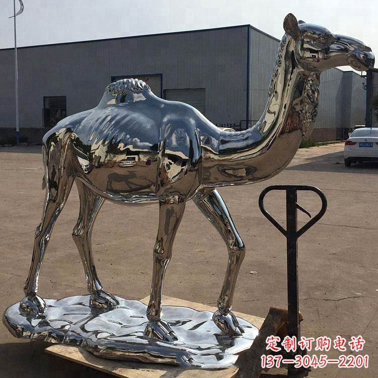 上海镜面不锈钢骆驼雕塑生动又独特