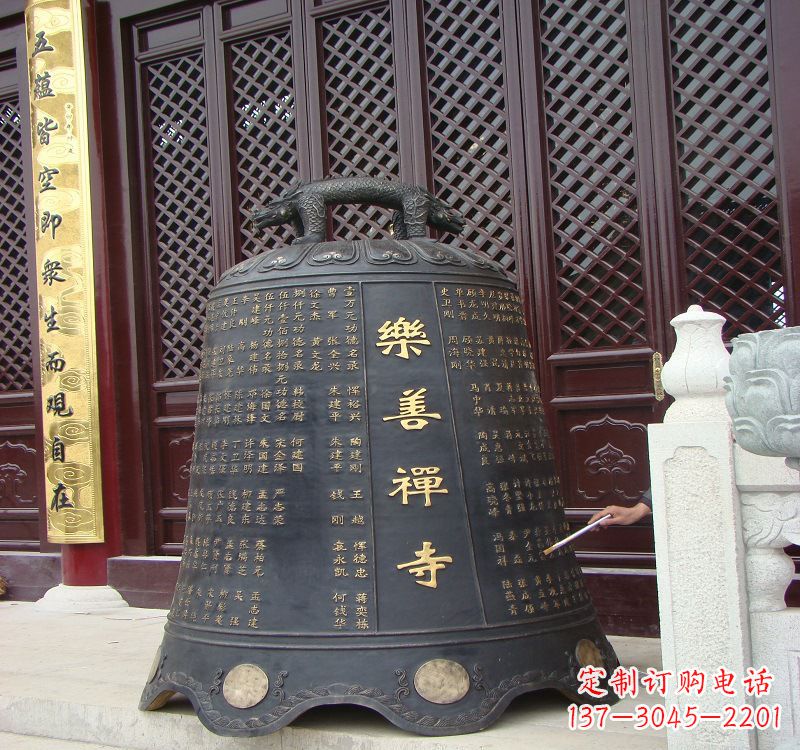 上海精致优雅的乐善禅寺铜钟
