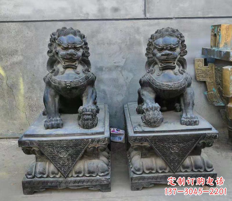 上海门口踩球狮子铜雕