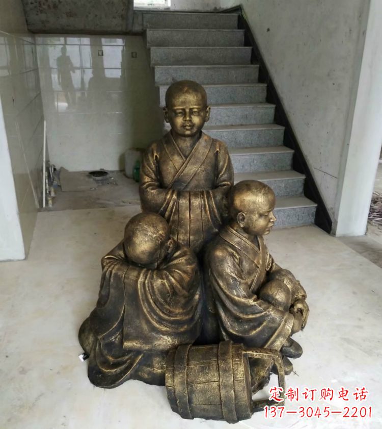 上海中国领雕塑推出的金色佛祖三像是一件令人惊…