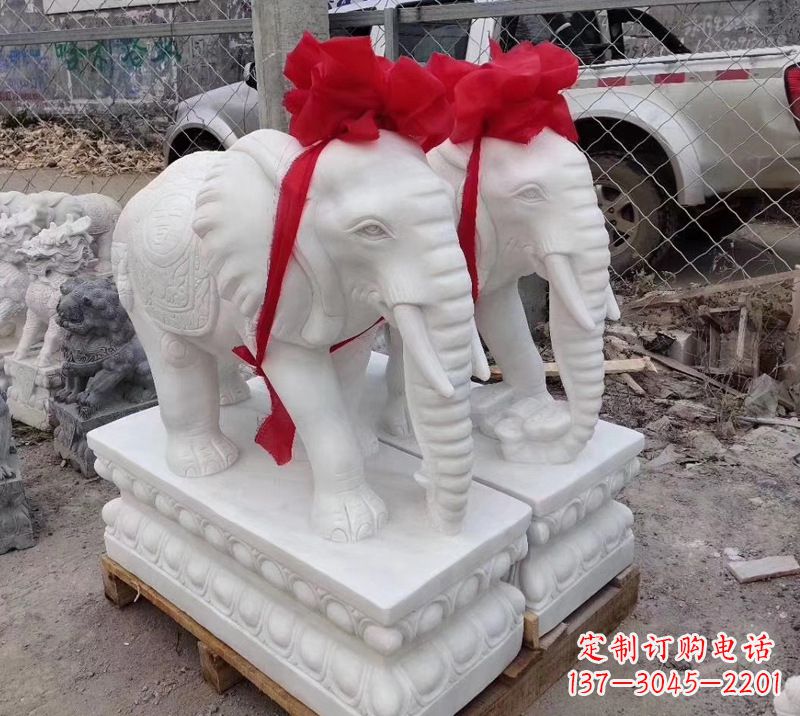 上海元宝驾驭的大象雕塑艺术