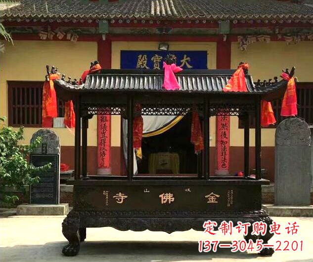 上海双兽头三足雕花铜香炉